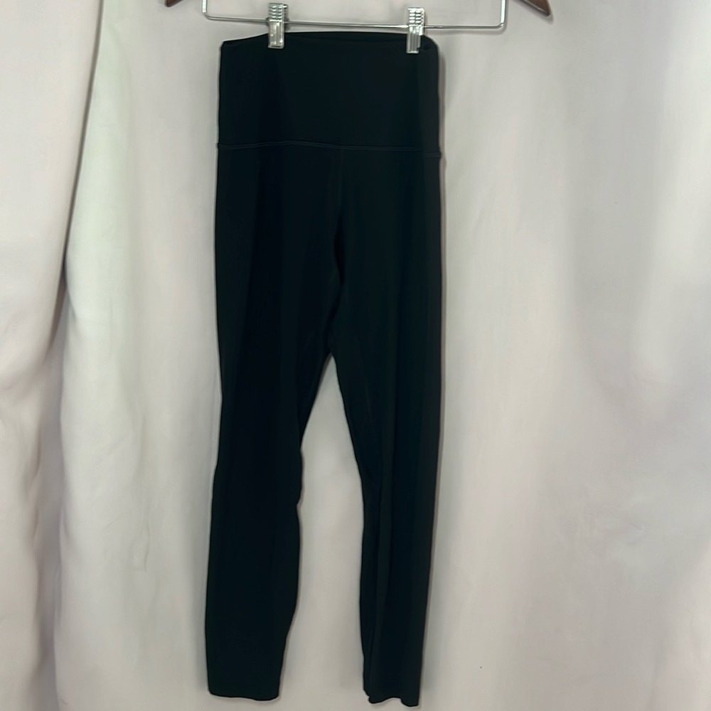 Lululemon high rise ribbed pant leggings. Align material 25 inch inseam size 6
